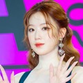 一瞬何も着ていないかと…i-dle・シュファ、“大胆ドレス姿”に視線釘付け「おかしくなりそう」【PHOTO】 画像