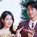 IU、ドラマで共演した俳優パク・ボゴムの目頭を熱くさせる！冠番組の最終収録に登場 画像