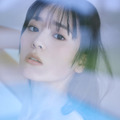 超ときめき♡宣伝部・坂井仁香、2nd写真集が発売決定！美谷間のぞくチューブトップのビジュアルを披露 画像