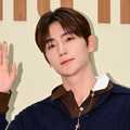 THE BOYZ・ヒョンジェが負傷、座って音楽番組出演へ　明日花キララとの報道でハンニョン脱退後、初カムバ 画像