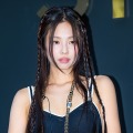 見えちゃいそう…BLACKPINK・ジェニー、スリップドレスで大胆ポーズ「歴代級」「すごすぎる」【PHOTO】 画像