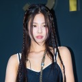 見えちゃいそう…BLACKPINK・ジェニー、スリップドレスで大胆ポーズ「歴代級」「すごすぎる」【PHOTO】