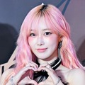 「脚なっが」aespa・ジゼル、ミニ丈パンツから伸びる美脚…完璧スタイルに視線釘付け！【PHOTO】 画像