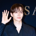 2PM・ジュノ、ウイスキー片手に大人の色気…余裕あふれる眼差しで魅了【PHOTO】 画像