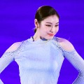 キム・ヨナ、リベンジポルノ犠牲タレントと2ショット。大学つながりか 画像