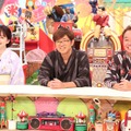 左から）相田翔子、さまぁ～ず（大竹一樹・三村マサカズ）(C)フジテレビ
