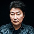 “国宝俳優”ソン・ガンホ、G-DRAGONと同僚に　ギャラクシーコーポレーション初の俳優