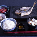 あさげ馳走かねこ　厳選素材の干物定食　真鯵　1,300円