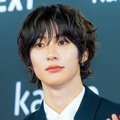 「顔が天才」RIIZE・アントン、大人の魅力全開の“彼氏風”SHOTでファンを虜に！【PHOTO】