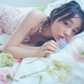 『林芽亜里 anniversary calendar photobook 2026（タイトル未定）』©KADOKAWA／写真：藤原宏