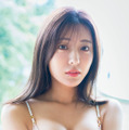 慶應卒アナウンサー・白戸ゆめの、水着姿で美バスト披露！『FLASH』表紙を飾る 画像