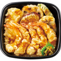 エビ5尾/イカ/カレイ/野菜3種  上・海鮮天丼　890円
