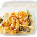 エビ2尾/イカ/カレイ/野菜3種  海鮮天ぷら弁当　740円