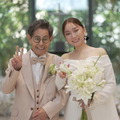 “45歳差”加藤茶・綾菜夫妻が大人なウエディング姿に！結婚15年目で改めて愛を誓い合う 画像