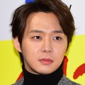 韓国で活動できない元東方神起・ユチョン、日本に“馴染みすぎ”の近況…タトゥーチラ見せWピース【PHOTO】 画像