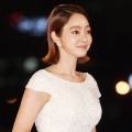 本当に40歳・1児のママ？韓国女優が“超深Vネック”の大胆スイムウェア公開、圧巻の美貌で視線強奪【PHOTO】 画像