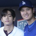 大谷翔平とBTS・V、日韓スーパースターが豪華共演！笑顔で握手＆ハグに全世界熱狂「伝説的な瞬間」【PHOTO】 画像