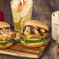 フレッシュネスバーガー」「マッシュルームチーズバーガー　ポルチーニクリームソース」と「マッシュルームチーズバーガー　トリュフデミグラスソース」