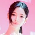 aespa・カリナ、眩しい“白玉肌”に釘付け！純白ミニワンピでイベントに登場「女神降臨…」【PHOTO】 画像