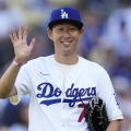 大谷翔平に“夢中”な姿も…サッカー韓国代表ソン・フンミンがド軍本拠地に登場、始球式で完璧ストライク投球 画像