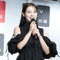 葉月くれあ【撮影：小宮山あきの】