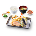 秋鮭と海老の天ぷら定食　1290円（税込）