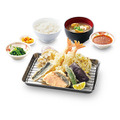 秋鮭とさんまの贅沢天ぷら定食　1590円（税込）