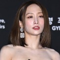 KARA・ニコル、胸元ざっくりトップスで魅せた圧巻スタイル！「やばい」「かわいい」とファン熱狂【PHOTO】 画像
