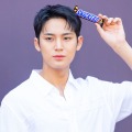何本でも買いたくなる魅力にキュン…SEVENTEEN・ミンギュ、「SNICKERS®」新商品アピールSHOTが公開 画像
