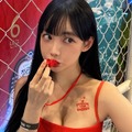 もはや隠せてない…韓国の人気女性アナ、スタイル強調の白Tショットに「美貌更新」「完璧すぎ」の声【PHOTO】