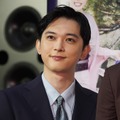 吉沢亮【写真：竹内みちまろ】