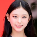 活動休止から6カ月…NewJeans・ヘリン、病院で目撃された近況　変化したビジュアルに注目集まる 画像