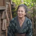 タツ役（朝加真由美）『ばけばけ』（C）NHK