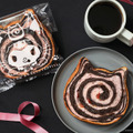 ねこねこ食パン クロミ ～ぐるぐる魔法フレーバー～　1本 990円（税込）/ 1枚 260円（税込）© 2025 SANRIO CO., LTD. APPROVAL NO. L661186