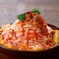 赤から、異例の“豚バラ6倍盛り”「肉マシマシ鍋」が登場！30日より販売スタート 画像