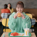 多部未華子、“カプセルトイ”に夢中になって何度も挑戦するも...マクドナルド「セット500」新TVCMが公開 画像