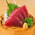 贅沢厚切り　鰹の刺身（税込659円）