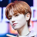 BOYNEXTDOOR・リウ、鮮やかな“オレンジヘア”で雑誌表紙に登場！愛犬との癒しカットも公開【PHOTO】