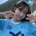 韓国サッカーチア、“へそピ”に目が行く腹チラSHOTにファン悶絶！健康的なクビレに反響多数【PHOTO】 画像