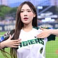 衣装がはち切れそう…韓国プロ野球の19歳チア、ぴたぴたユニホーム姿でファン魅了「最高ですね！」【PHOTO】 画像