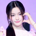 夏のヒロイン感満載…ILLIT“日本人メンバー”・イロハ、海辺の白ワンピSHOTに「これは伝説」の声！【PHOTO】 画像