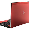 「HP Mini 5102 Notebook PC」（レッド。製品版は日本語キーボードを搭載）