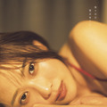 「夏吉ゆうこ写真集 悠々吉日 メイキングDVD付き限定表紙版」(東京ニュース通信社刊)