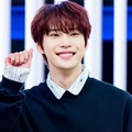 NCT・ドヨン、“見せパン”風コーデでイタリアに出国！愛嬌たっぷりなポーズでファン魅了【空港写真】 画像