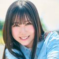 日向坂46・鶴崎仁香、爽やかシャツ姿の撮り下ろしグラビアが公開！ 画像