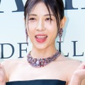 肩露出ドレスで魅了、“NHK韓流ドラマの女王”は47歳になっても健在！アイドル級ボディに集まる称賛【PHOTO】 画像