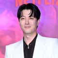 16歳下女優と熱愛のバツイチ俳優イ・ドンゴン、発症率1％の難病に「光を見るのが苦痛」 画像