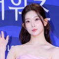 日本人K-POPアイドル・ツキ、紐トップス着た思い切った肌見せが話題！可憐で艶やかな姿【PHOTO】