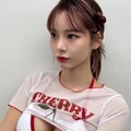 “1デート5000万円”の価値　「韓国で最もグラマラス」な女性芸人メン・スンジ、晩夏に大胆姿披露【PHOTO】 画像