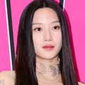 三度目の“インナーウェア”ルック　豹柄コートに隠された艶やかな肉体　またも視線を奪う大胆スタイル【PHOTO】